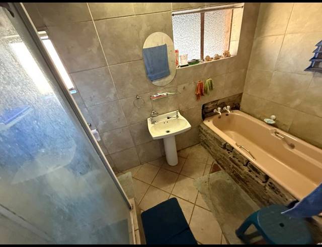 3 BEDROOM HOUSE FOR SALE IN VANDERBIJLPARK CE 2
